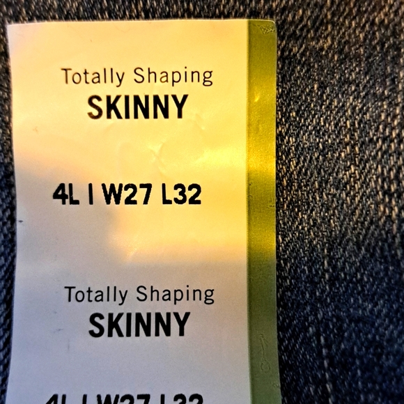 Womens NEW SIGNATURE LEVI SHAPING JEANS. 4. (WAIST 27) - Picture 10 of 15